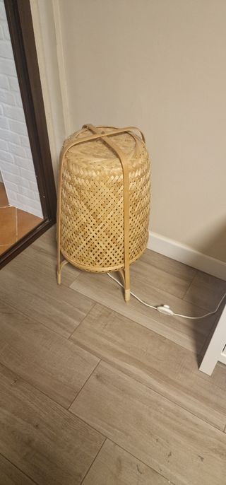 Lámpara de pie de bambú Ikea