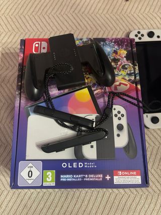 Nintendo Switch OLED + Mario Kart 8