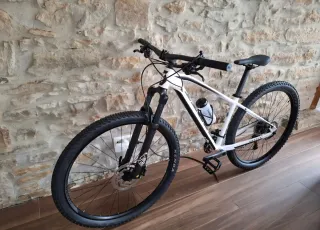 Bicicleta Scott Blanca 29 - Usada 2 Días.de 1.200€
