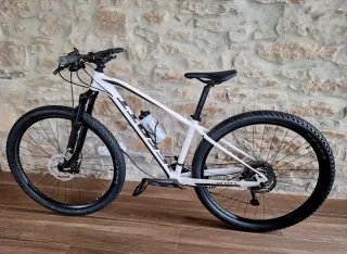 Bicicleta Scott Blanca 29 - Usada 2 Días.de 1.200€