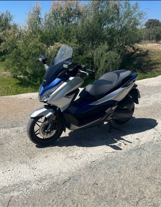 Honda forza 125 abs pocos kilómetros.