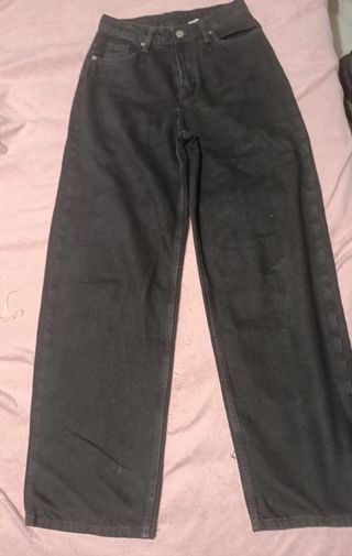 Pantalón baggy negro puesto una sola vez