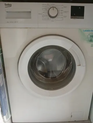 Lavadora Beko 5 kg en funcionamiento