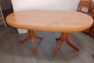 MESA DE MADERA OVALADA Y 6 SILLAS MADERA MACIZA
