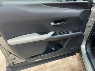Lexus UX 2.0 250h Business