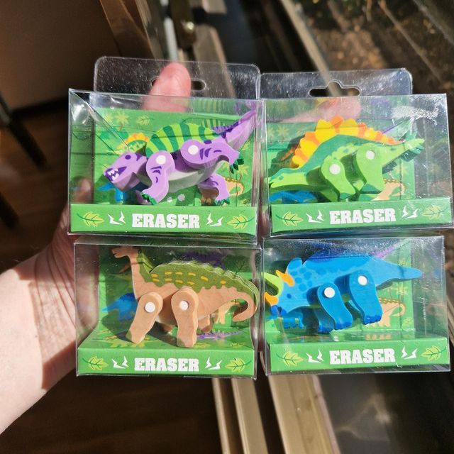 4 Gomas de borrar de dinosaurios