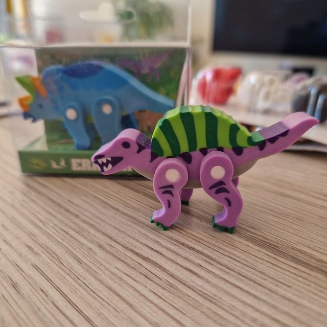 4 Gomas de borrar de dinosaurios