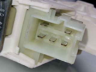 MOTOR ELEVALUNAS DELANTERO IZQUIERDO MERCEDES-BENZ CLASE C ( (3)