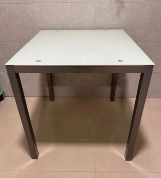 Mesa de cocina cristal y metal en muy buen estado