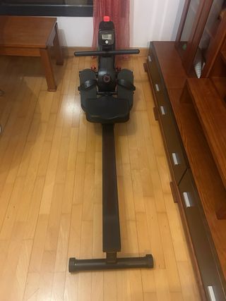 Máquina de remo negra