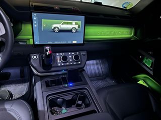LAND_ROVER Defender 3.0 D200 SE 110 Auto 4WD MHEV
