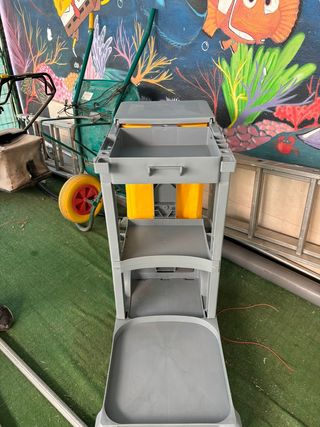 Carro de limpieza nuevo
