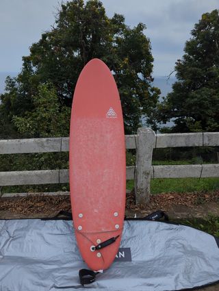Tabla de surf Olaian 7 pies naranja con funda