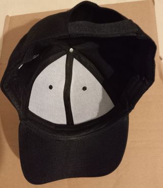 Cappello nero nuovo stemma ghepardo