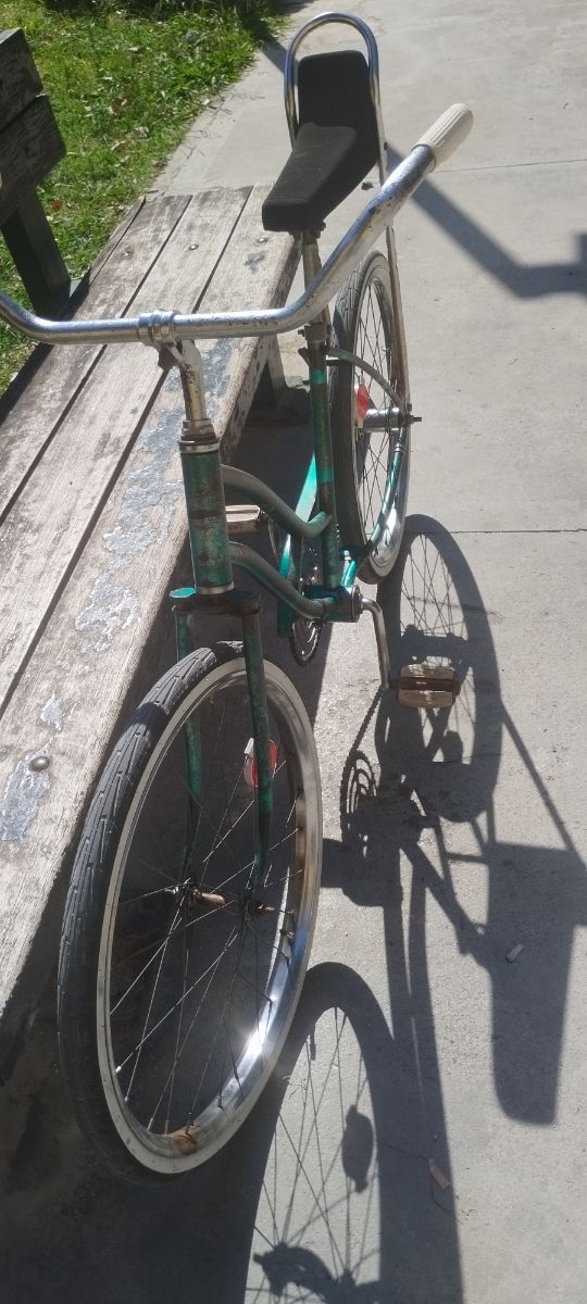 Bicicleta antigua color turquesa