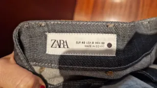 Pantalón vaquero gris Zara con pespunte
