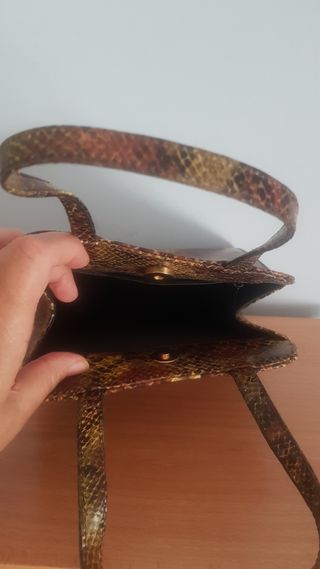 Bolso de piel con estampado de serpiente