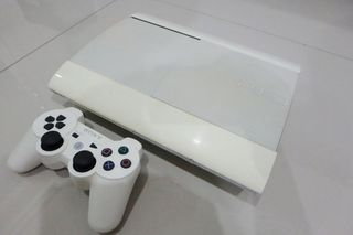 Consola PS3 Super Slim Blanca + Mando