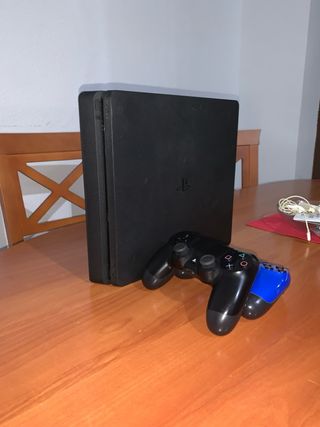 Play Station 4 Slim