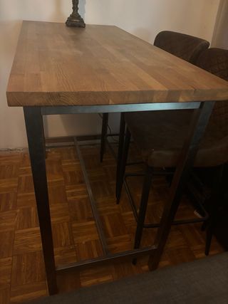 Robusta,magnifica mesa alta madera maciza y metal