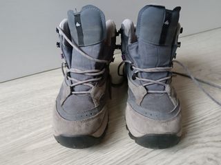Botas de montaña Quechua grises y moradas