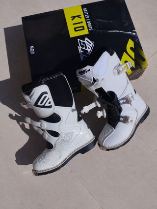 Botas de moto off-road blancas y negras Talla 37.