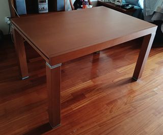 Mesa de comedor extensible 
de madera
