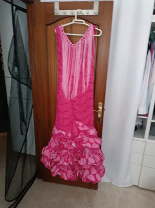 Vestido de gitana rosa con volantes