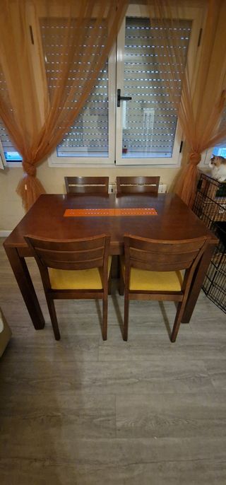 Conjunto de mesa madera maciza con 4 sillas 