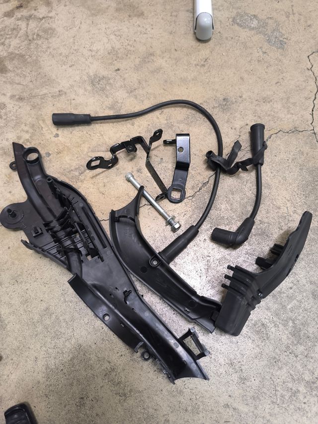 Cubrecables Harley Sportster Plástico Negro