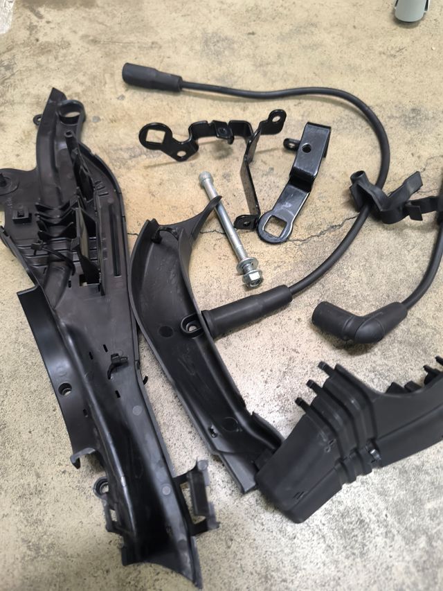 Cubrecables Harley Sportster Plástico Negro