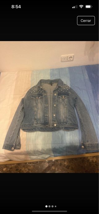 Chaqueta vaquera oversize con perlas