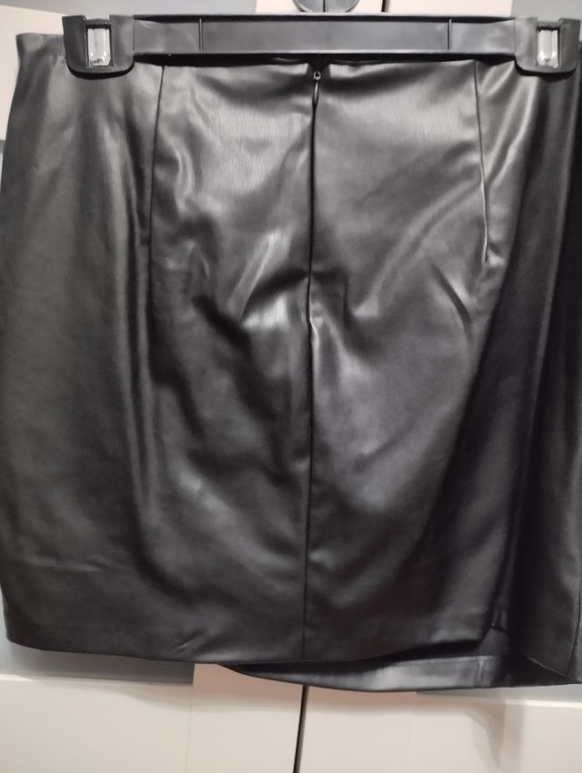 Minifalda polipiel negra