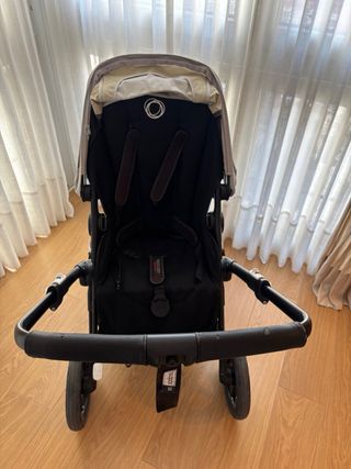 Bugaboo Fox 2 
Silla + capazo 