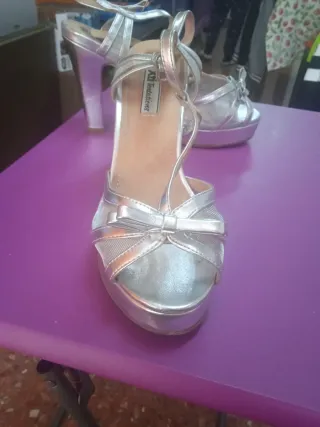 Zapatos de tacón AB Traditions plateados