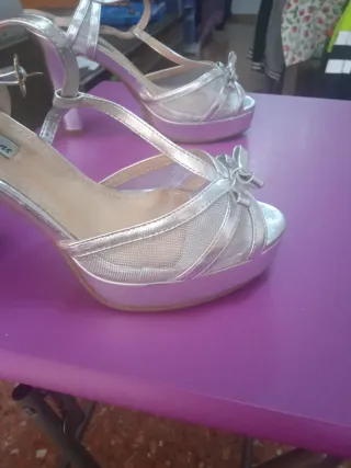 Zapatos de tacón AB Traditions plateados