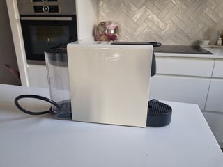 Cafetera Nespresso Krups Esenza Mini Blanca