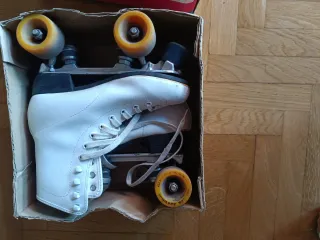 Patines 4 ruedas piel blanca Talla 37/38