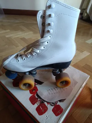 Patines 4 ruedas piel blanca Talla 37/38