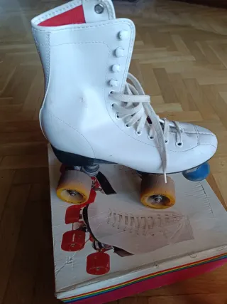 Patines 4 ruedas piel blanca Talla 37/38