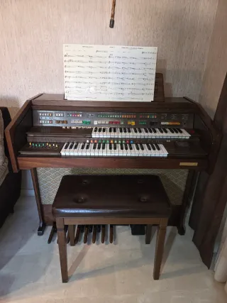 Piano electrónico Elka