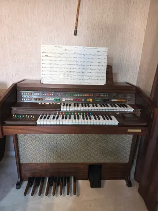 Piano electrónico Elka