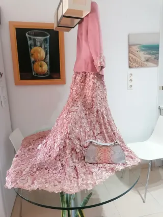 Vestido de fiesta rosa con pedrería