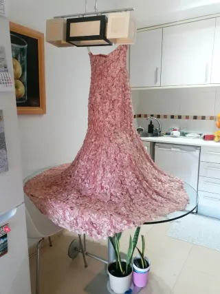 Vestido de fiesta rosa con pedrería