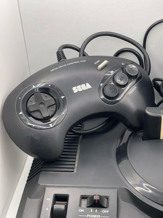 Consola Mega Drive + cartucho Sonic The Hedgehog