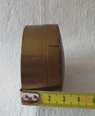 Scatolina tonda vecchia in metallo