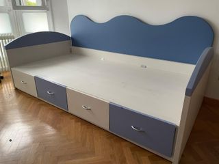 Cama infantil con cajones y cabecero
