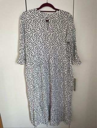 Vestido blanco y negro con lunares