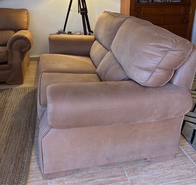 3 e 2 sofás de camelo