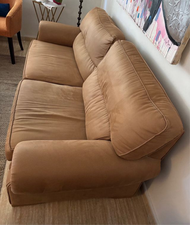 3 e 2 sofás de camelo